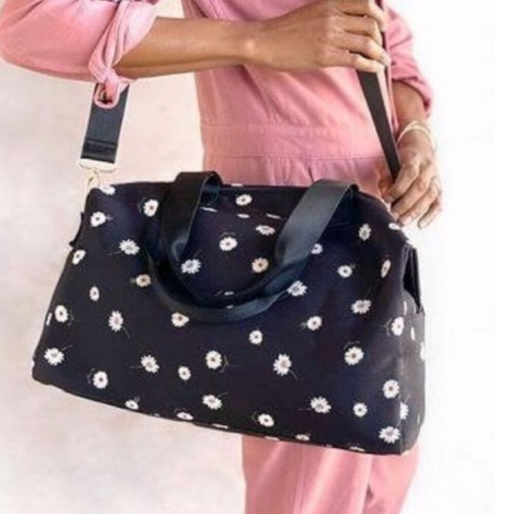 New Alice + Olivia Daisy Overnight Weekend Duffle Tote Bag Travel Medium Duffle